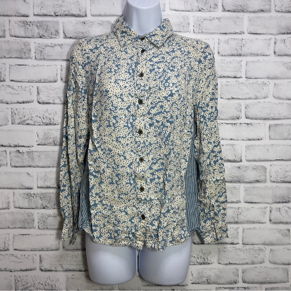 G.H. Bass & Co. Tops - G.H.Bass & Co Floral Checkered Button Front Small